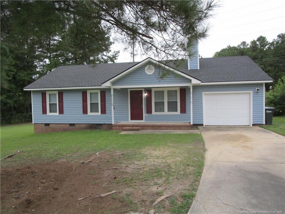 2122 Constitution Dr in Fayetteville, NC - Building Photo