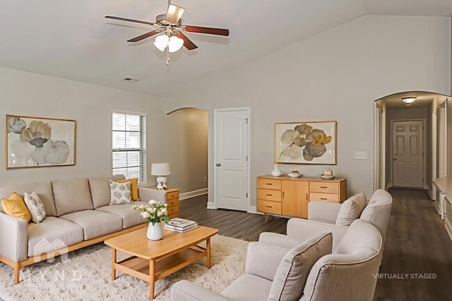 201 Bermuda Lakes Dr in Meridianville, AL - Building Photo - Building Photo