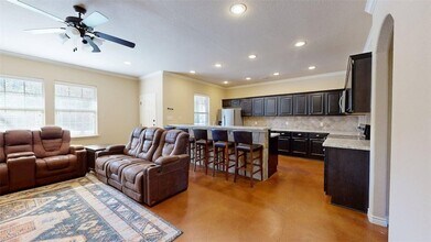 3009 Towers Pkwy in College Station, TX - Building Photo - Building Photo