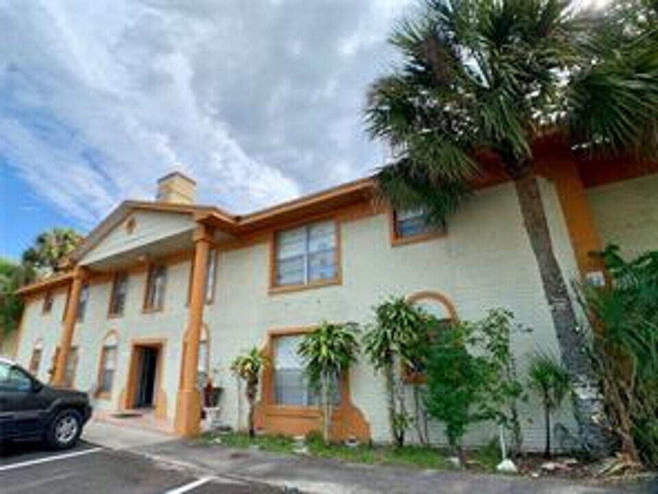 1703 Michigan Ave in Kissimmee, FL - Building Photo