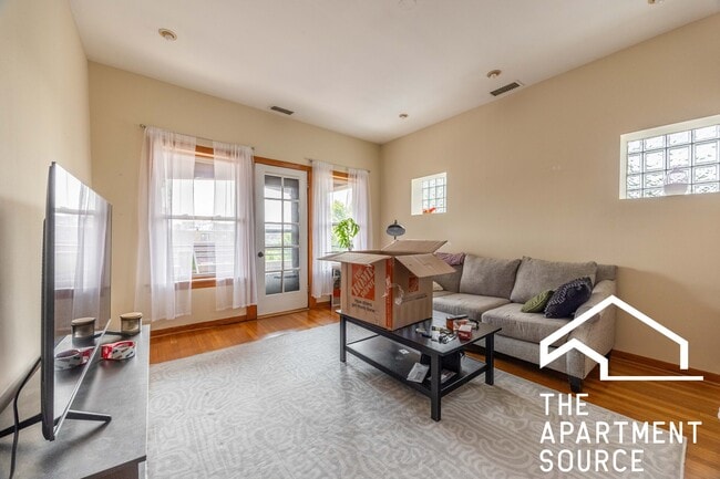 property at 2722 N Kimball Ave