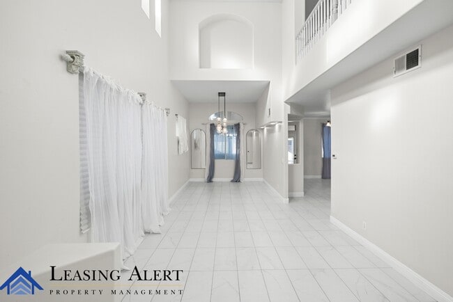 19317 Ackerman Ave in Santa Clarita, CA - Building Photo - Building Photo