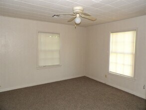 1823 NW 22nd St in Lawton, OK - Foto de edificio - Building Photo