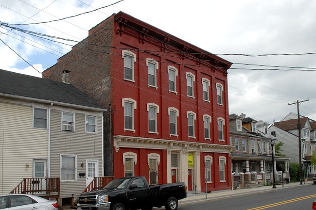 518 S Main St in Phillipsburg, NJ - Foto de edificio - Building Photo