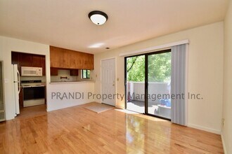 18 Somerset Pl in Novato, CA - Building Photo - Building Photo