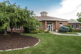 Pinebrook Apartments in Lincoln, NE - Foto de edificio - Building Photo