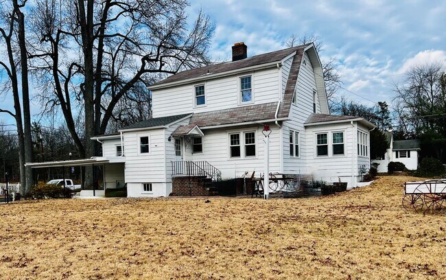 222 Berlin Rd N in Lindenwold, NJ - Foto de edificio - Building Photo