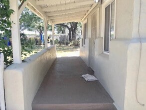 1720 San Bernardino Ave in Mentone, CA - Foto de edificio - Building Photo