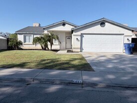 5002 Canyon Peak Dr in Bakersfield, CA - Building Photo