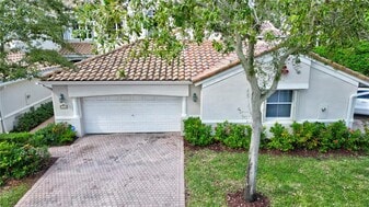 1364 Harbor Vw W in Hollywood, FL - Building Photo