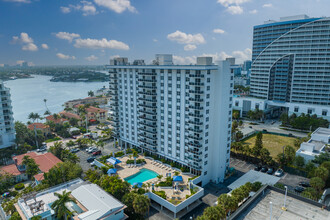 Birch Crest Condominiums in Fort Lauderdale, FL - Foto de edificio - Building Photo