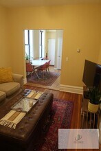 1311 N Bosworth Ave, Unit 2M in Chicago, IL - Foto de edificio - Building Photo