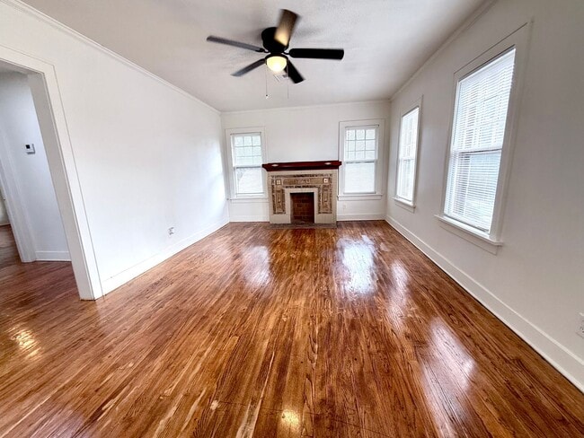 property at 2212 1/2 N Lee Ave