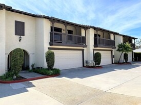 1189 Strawberry Ln in Glendora, CA - Building Photo