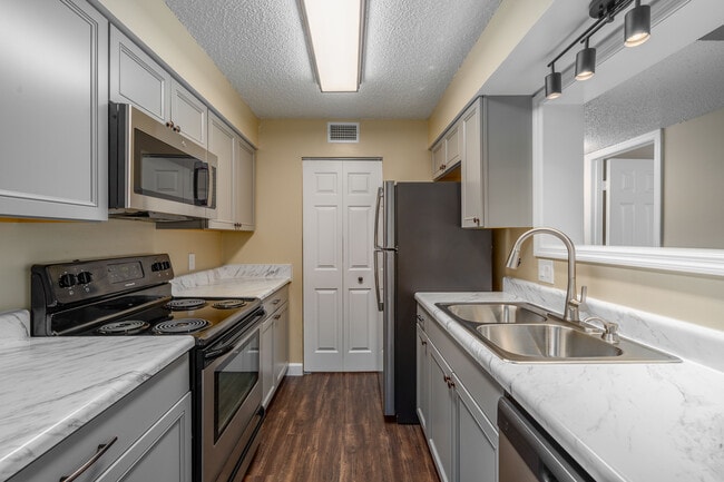 Royal Oaks Apartments