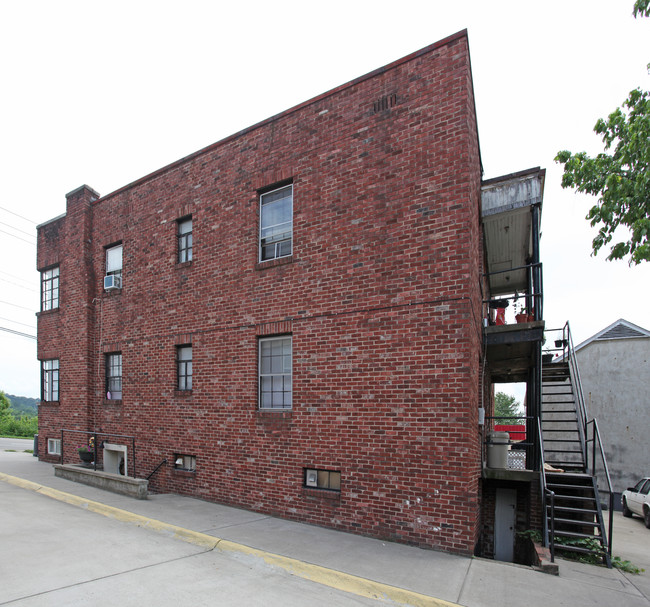 63 Maccorkle Ave in Charleston, WV - Foto de edificio - Building Photo