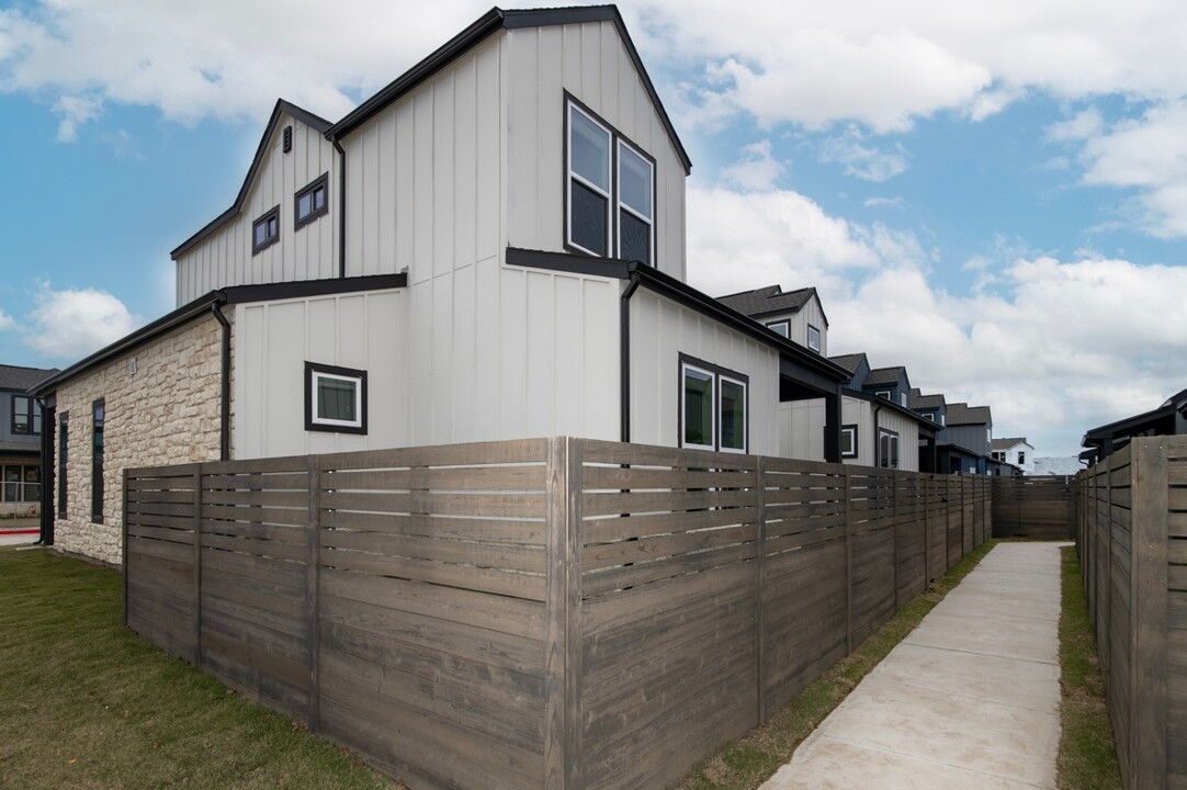 Gold Apartments.com in Halliday, ND - Foto de edificio