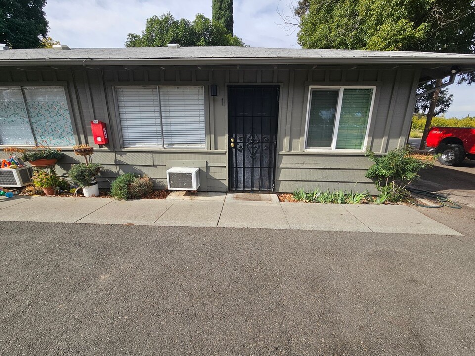 25191 Grant St-Unit -#1 in Los Molinos, CA - Foto de edificio