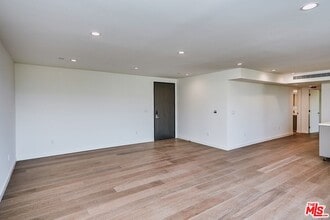 328 N Maple Dr in Beverly Hills, CA - Building Photo - Building Photo