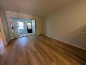 13850 Oakwood Ln in Seminole, FL - Building Photo - Building Photo