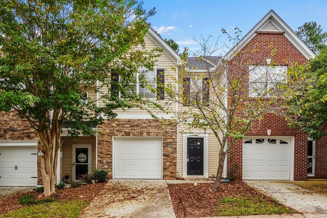 104 Plank Bridge Way in Morrisville, NC - Building Photo