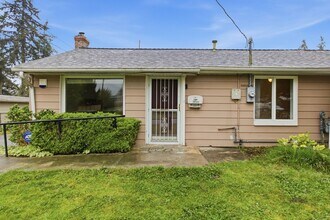 23912 59th Pl W in Mountlake Terrace, WA - Building Photo - Building Photo