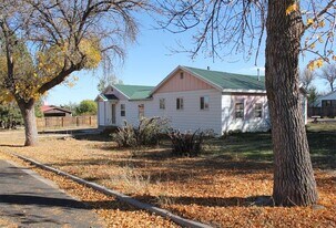 211 S 100 E in Blanding, UT - Building Photo