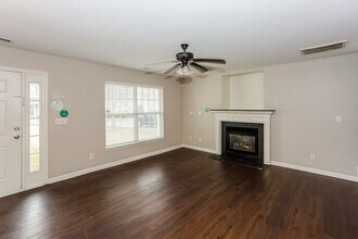 7028 Indian Ridge Ln in Charlotte, NC - Foto de edificio - Building Photo