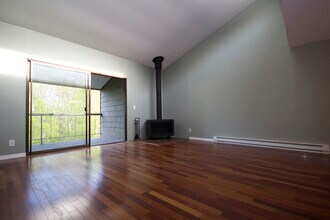 6479 137th Avenue Northeast, Unit 380 in Redmond, WA - Foto de edificio - Building Photo