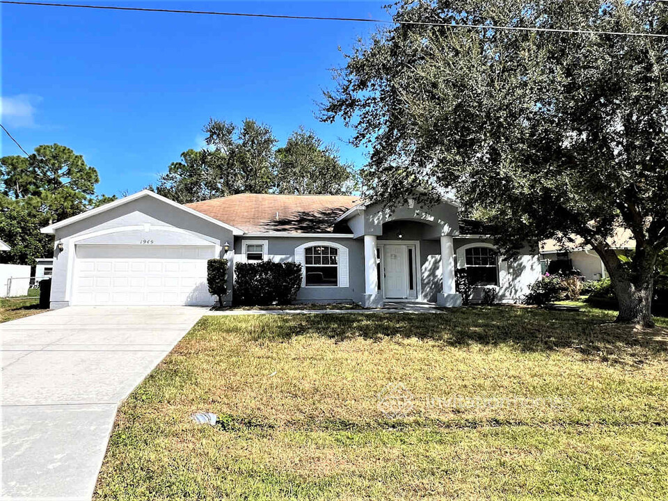 1949 SW Burlington St in Port St. Lucie, FL - Building Photo