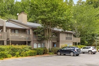 1017 Dunbar Dr in Dunwoody, GA - Building Photo - Building Photo