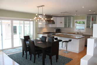 2909 W Clark Ave in Burbank, CA - Building Photo - Building Photo