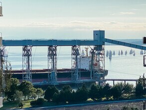 415 W Mercer St, Unit 504 in Seattle, WA - Foto de edificio - Building Photo