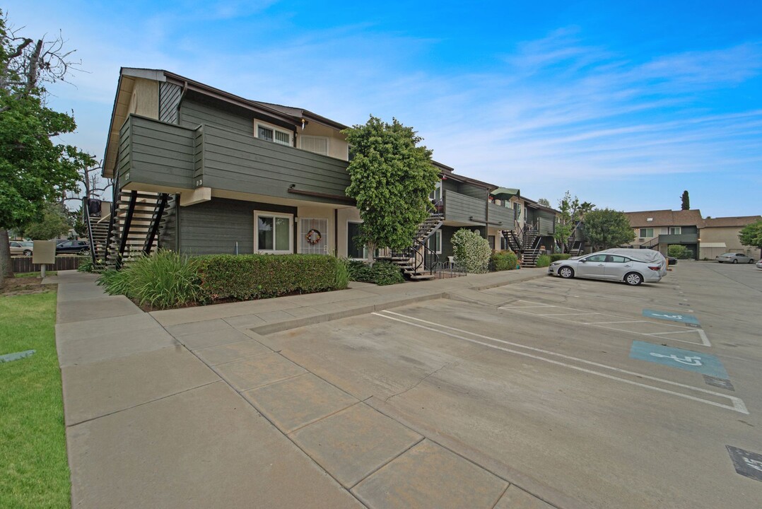 Cajon Senior Villas in El Cajon, CA - Building Photo