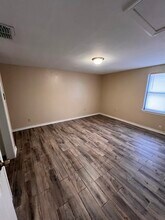 725 W I Ave in Kingsville, TX - Building Photo - Building Photo