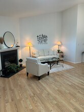 36 Highland Cir in Clinton Township, NJ - Foto de edificio - Building Photo