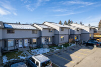 Hunter Estates in Calgary, AB - Building Photo - Building Photo