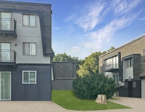 Suncrest Apartments in Kansas City, MO - Building Photo - Building Photo
