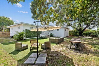 1275 NW 50th St in Miami, FL - Building Photo - Building Photo