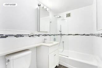 233 W 16th St in New York, NY - Building Photo - Building Photo
