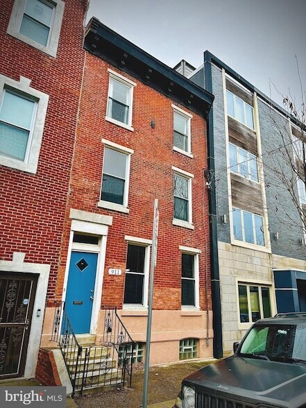 property at 911 S 16th St