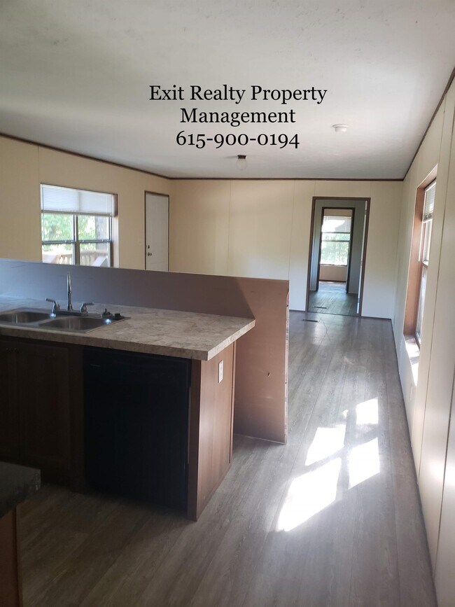128 Pelham Rd in Woodbury, TN - Foto de edificio - Building Photo