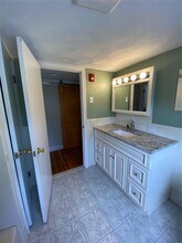 842 Oaklawn Ave in Cranston, RI - Building Photo - Building Photo