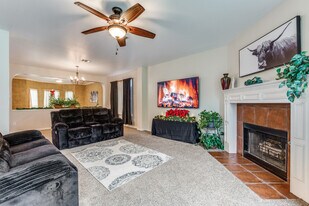 815 Midway Cres in San Antonio, TX - Building Photo