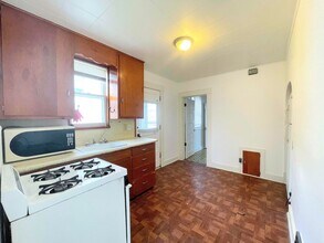 116 N Plum St in Hutchinson, KS - Building Photo - Building Photo