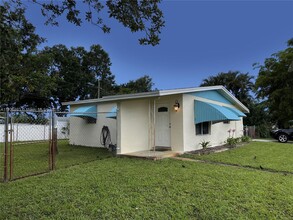 3850 SW 60th Terrace in Davie, FL - Building Photo - Building Photo