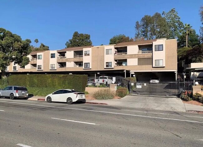 6725 Mission Gorge Rd, Unit 303B in San Diego, CA - Foto de edificio - Building Photo