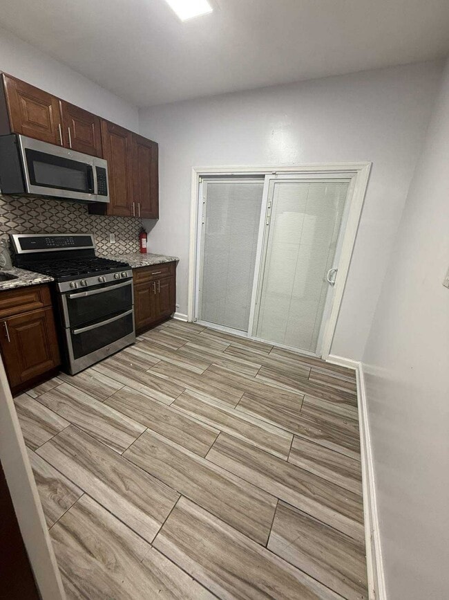 225 McAdoo Ave in Jersey City, NJ - Building Photo - Building Photo
