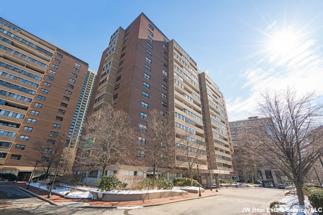 2 Hawthorne Pl, Unit 3M in Boston, MA - Foto de edificio