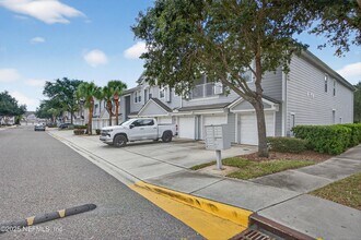 7067 Deer Lodge Cir in Jacksonville, FL - Building Photo - Building Photo
